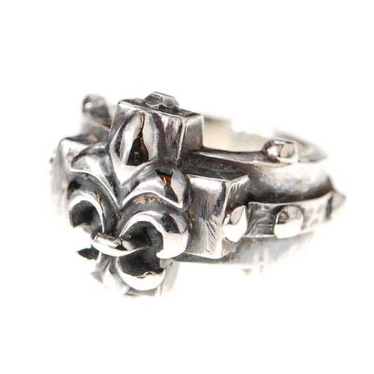 Silberring mit griechischem Kreuz LILY auf facettiertem Nietband